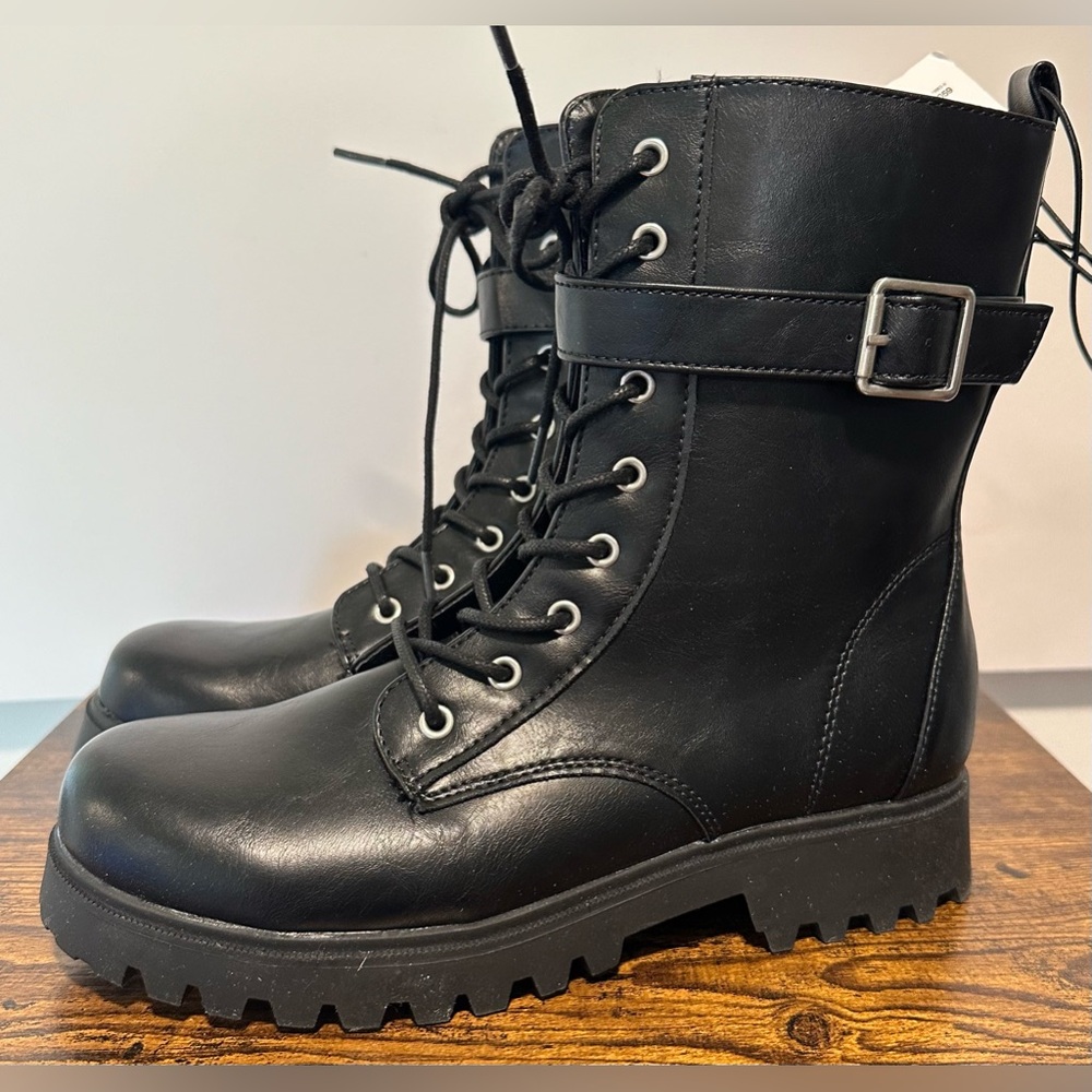 Arizona Women’s Black Fox Block Heel Combat Boots NWT Size 10